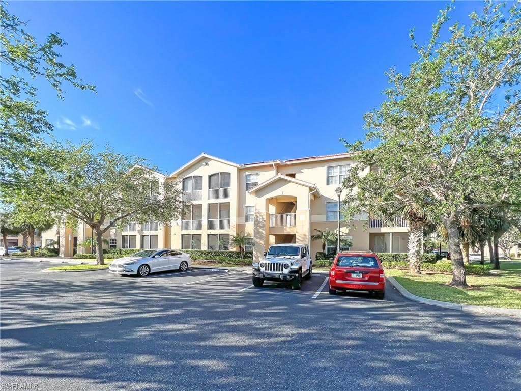 9015 Colby DR 2006 FORT MYERS, FL 33919