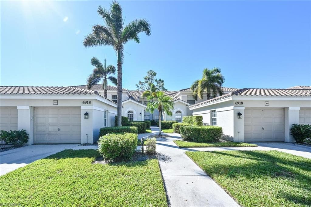 6918 Satinleaf RD N 202 NAPLES, FL 34109