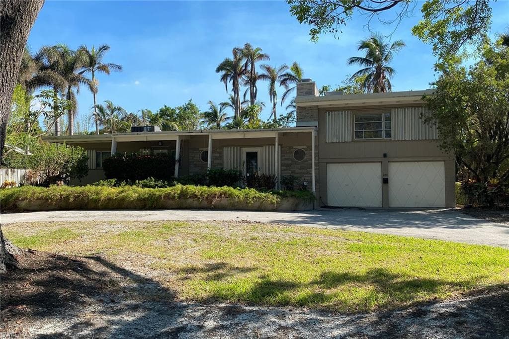 140 2nd AVE N NAPLES, FL 34102
