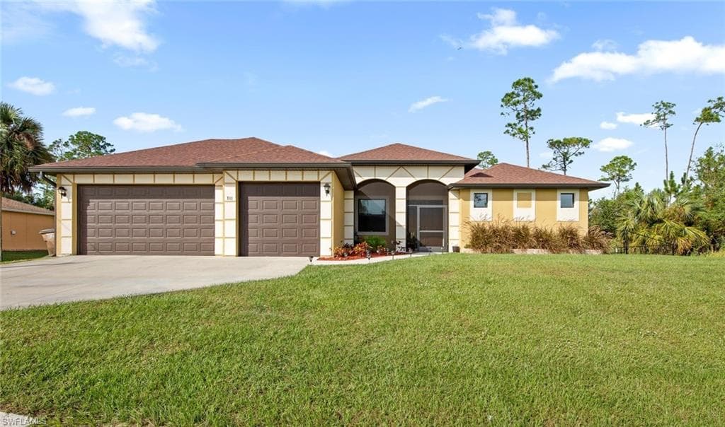 711 Henry AVE LEHIGH ACRES, FL 33972