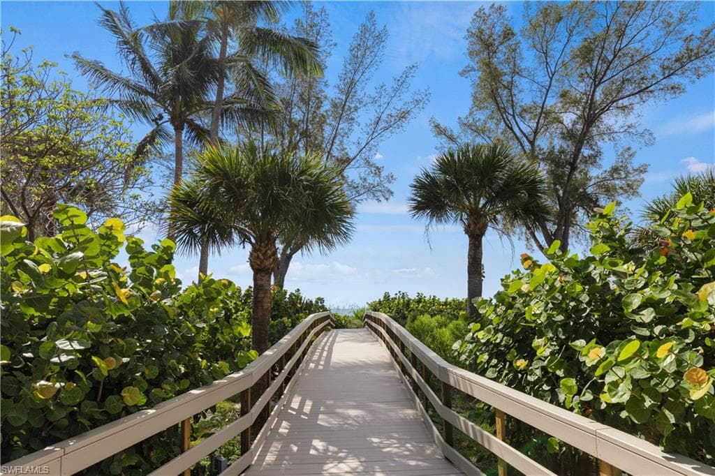 1605 Middle Gulf DR 205 SANIBEL, FL 33957