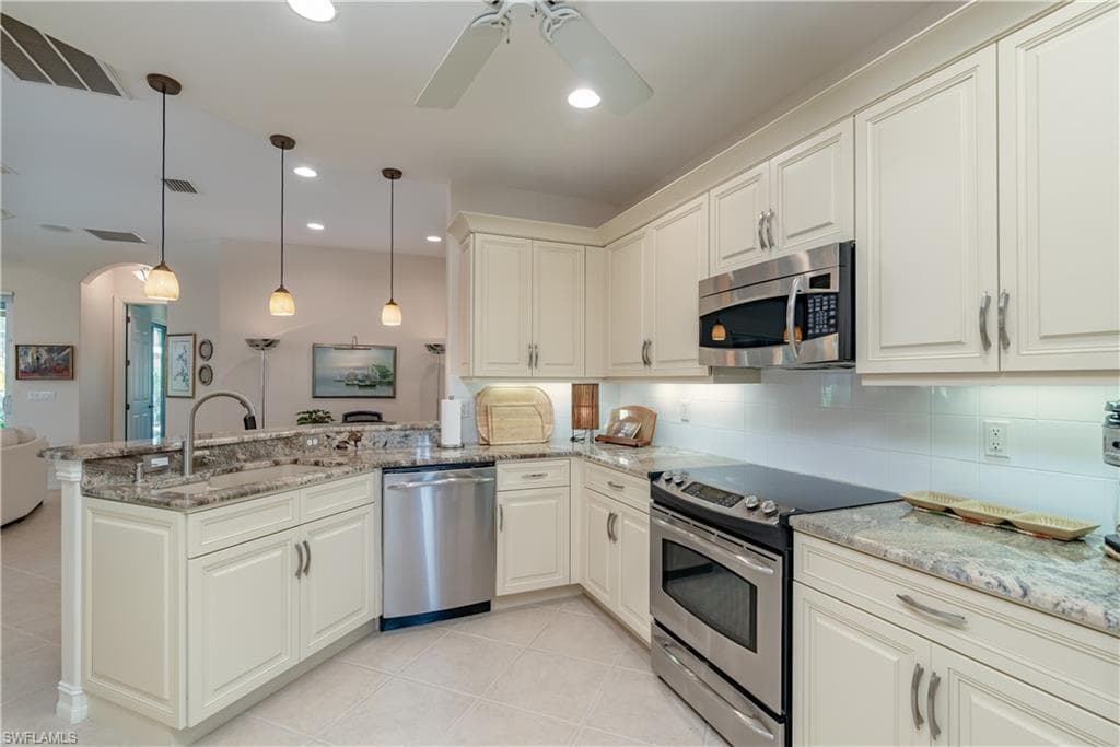 8555 Chase Preserve DR NAPLES, FL 34113