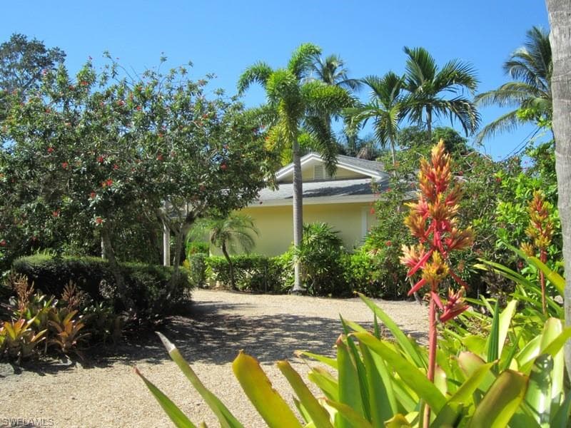 555 Palm CIR E NAPLES, FL 34102