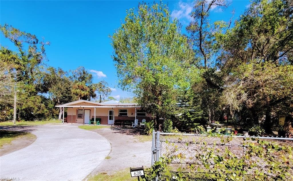 638 Bryan AVE LABELLE, FL 33935
