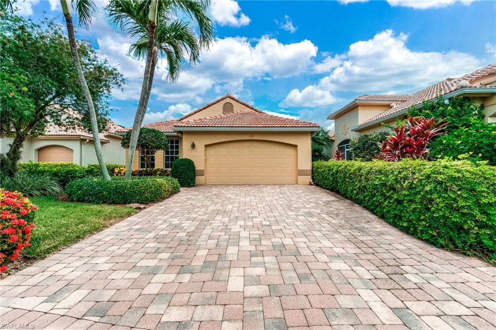 163 Vista Lane NAPLES, FL 34119