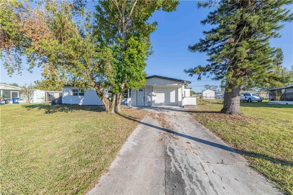 511 Coolidge AVE LEHIGH ACRES, FL 33936