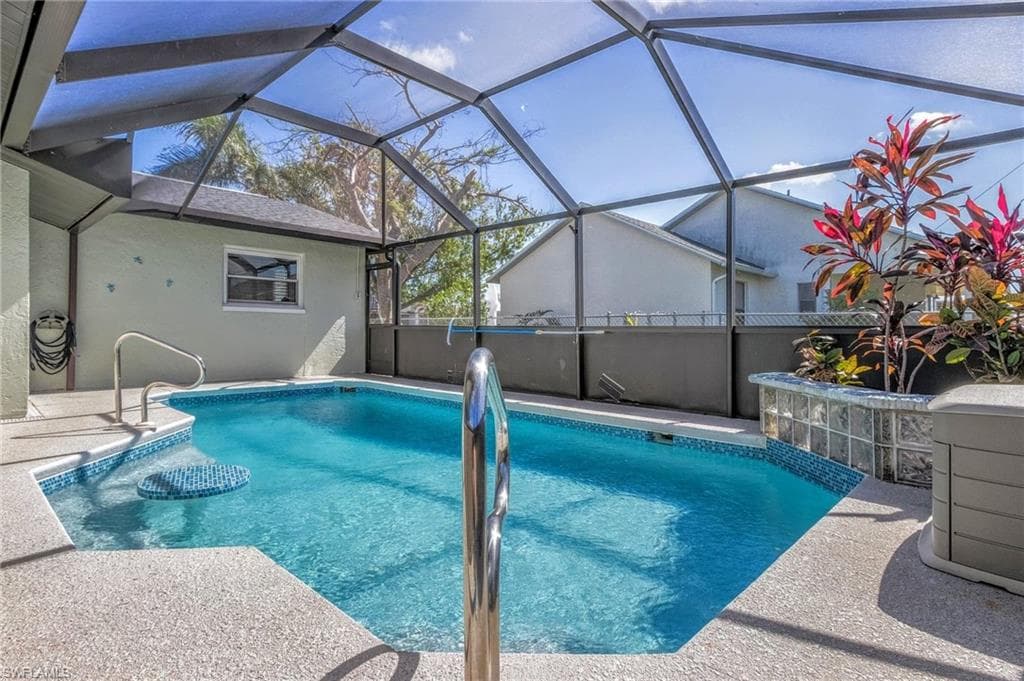 608 SW 8th CT CAPE CORAL, FL 33991