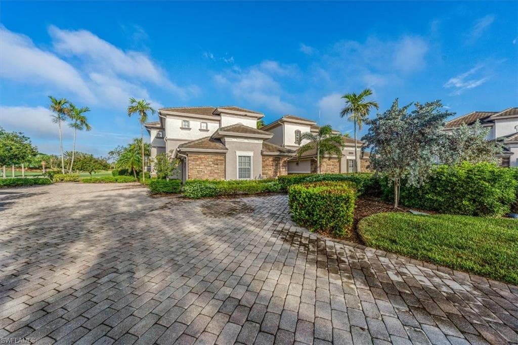 8727 Coastline CT 101 NAPLES, FL 34120