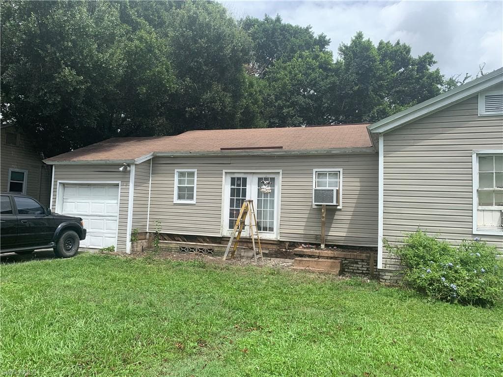 2113 Dora ST FORT MYERS, FL 33901