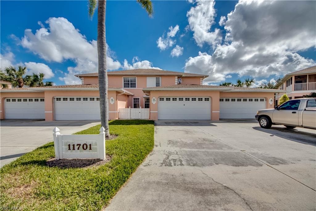 11701 Larson DR 1A LEHIGH ACRES, FL 33936