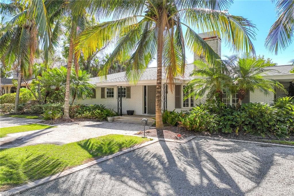 206 1st AVE N NAPLES, FL 34102