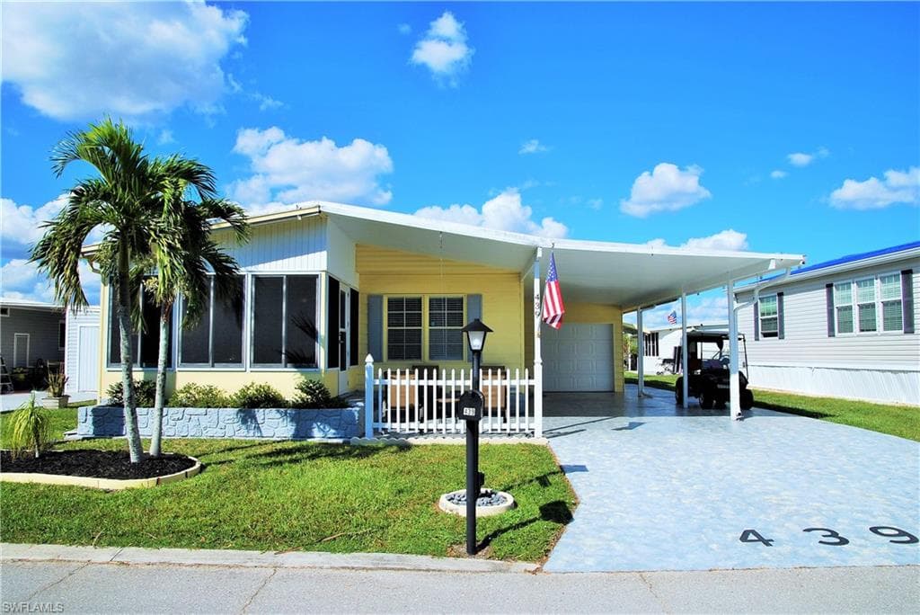 439 Snead DR NORTH FORT MYERS, FL 33903