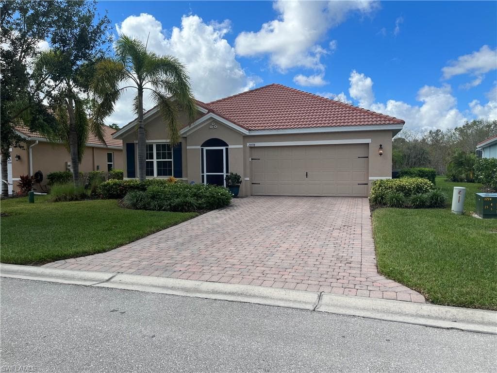 2898 Apple Blossom DR ALVA, FL 33920