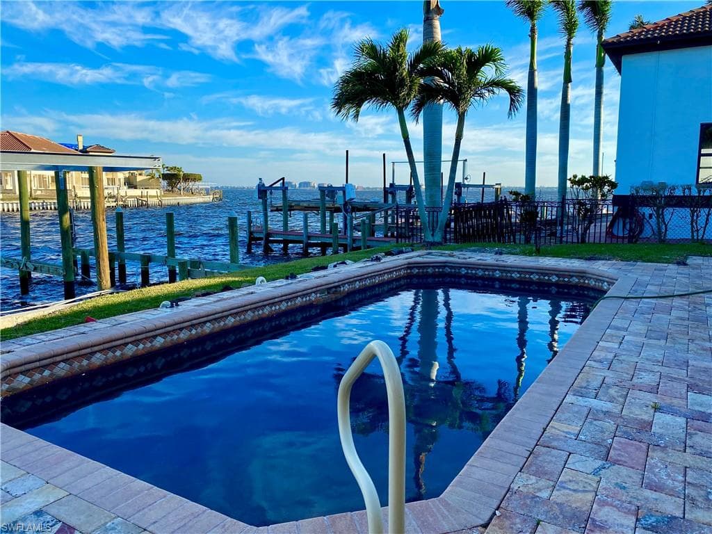 469 Bayshore DR CAPE CORAL, FL 33904