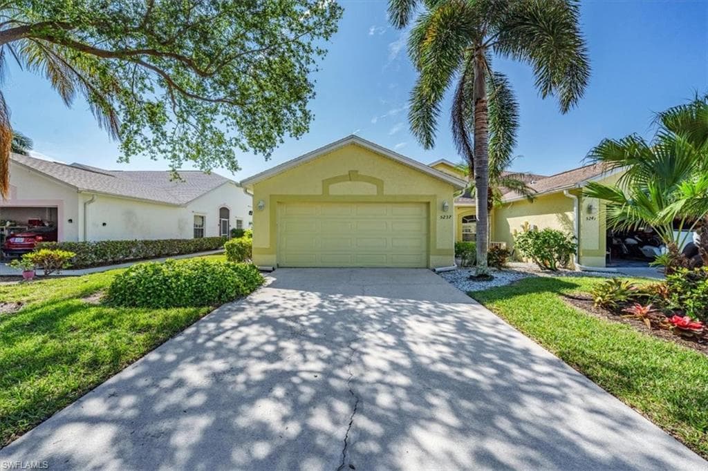 5237 Whitten DR 65 NAPLES, FL 34104
