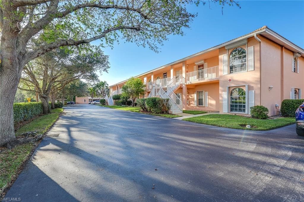 565 Augusta BLVD 2-4 NAPLES, FL 34113