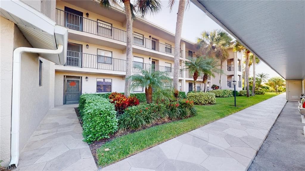460 Foxhaven DR 206 NAPLES, FL 34112