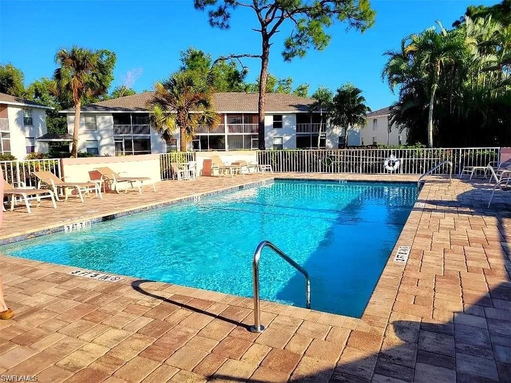 1330 Derbyshire CT E-204 NAPLES, FL 34116