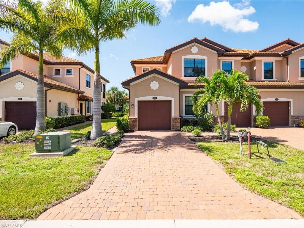 26135 Palace LN 201 BONITA SPRINGS, FL 34135