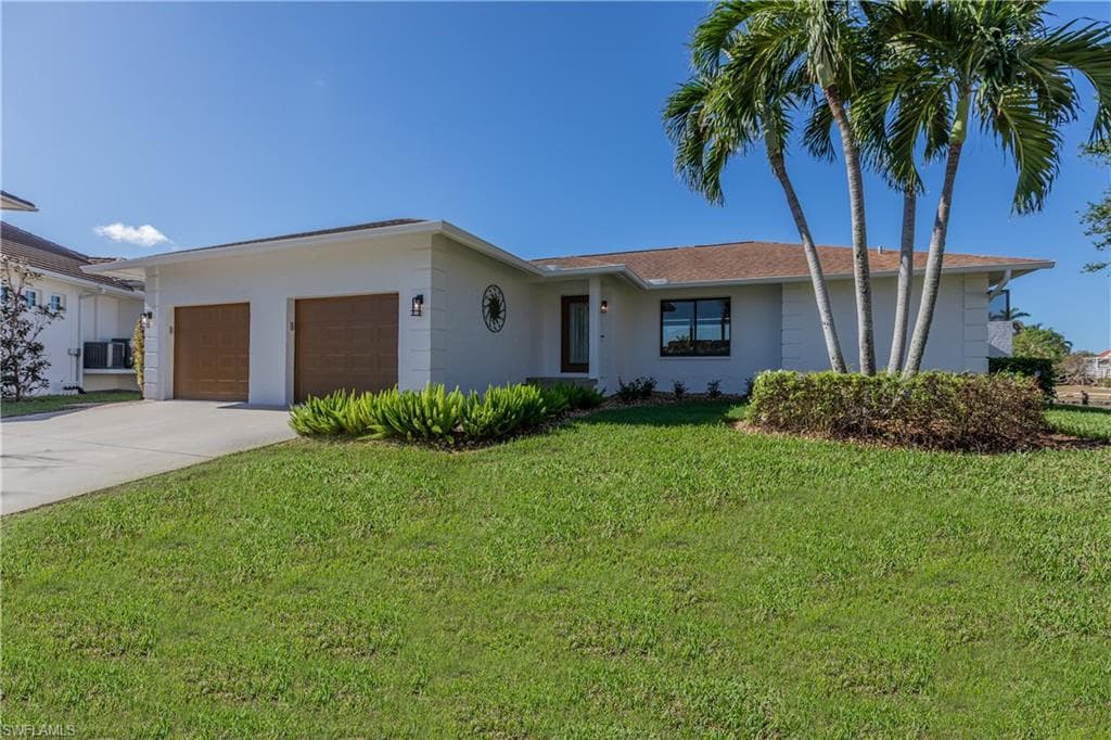 1711 Canary CT MARCO ISLAND, FL 34145