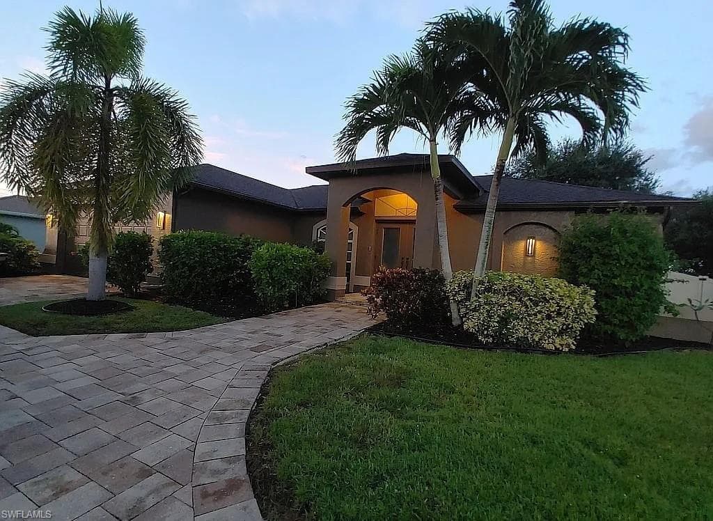 3005 SW 8th PL CAPE CORAL, FL 33914