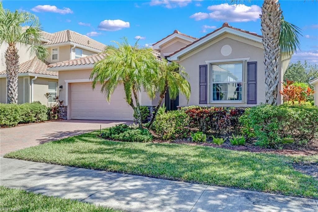 2081 Fairmont LN NAPLES, FL 34120