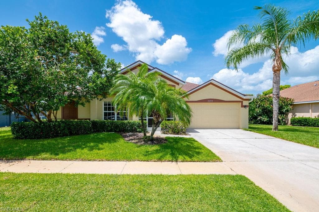 4608 Varsity CIR LEHIGH ACRES, FL 33971