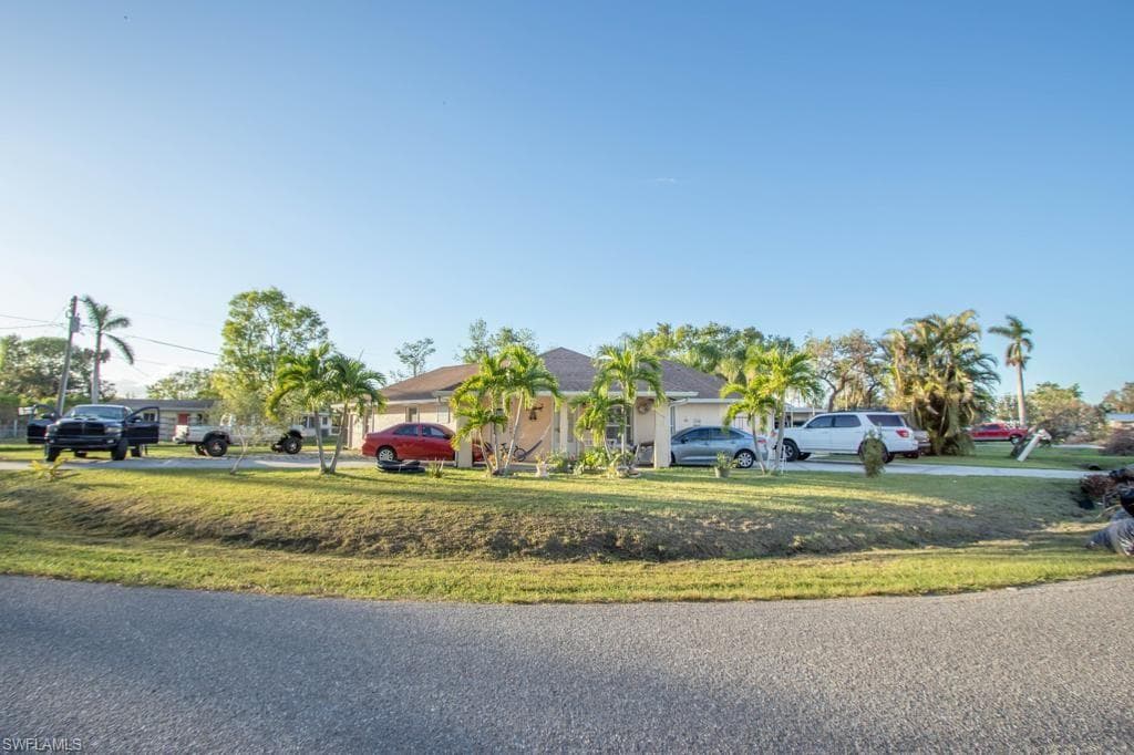 169 Circle DR FORT MYERS, FL 33905