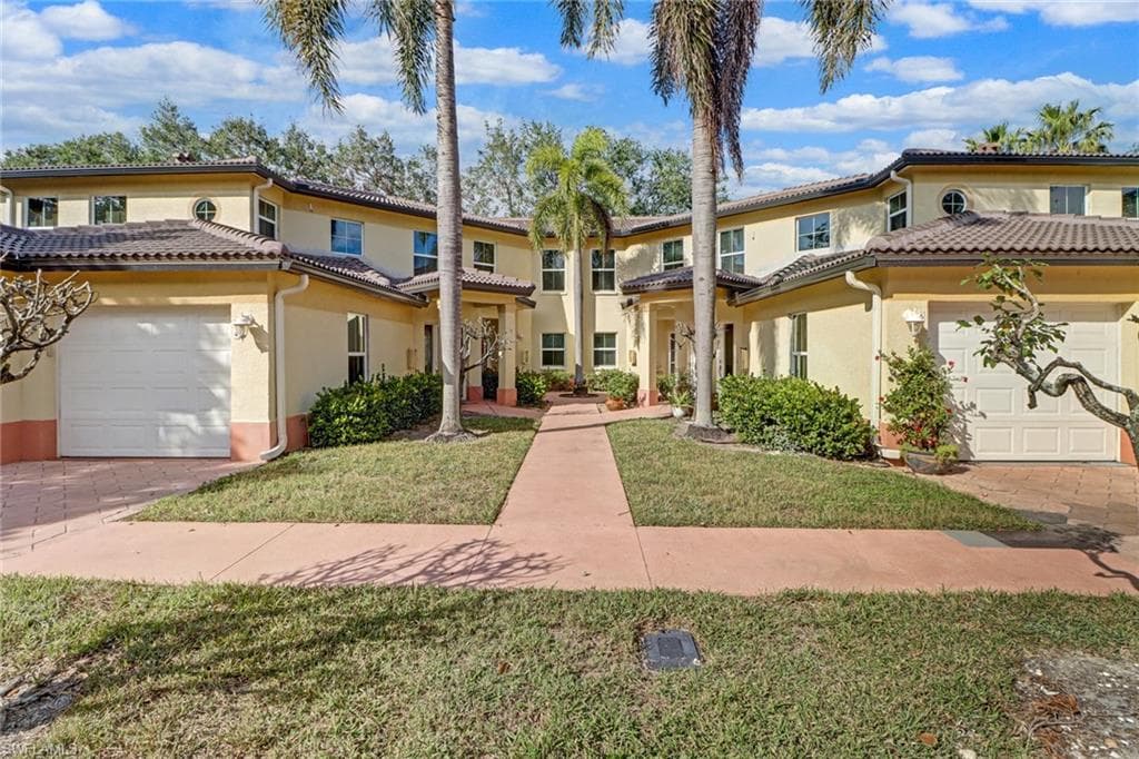 200 Diamond CIR 204 NAPLES, FL 34110
