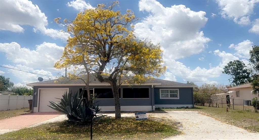 802 Coral AVE LEHIGH ACRES, FL 33936