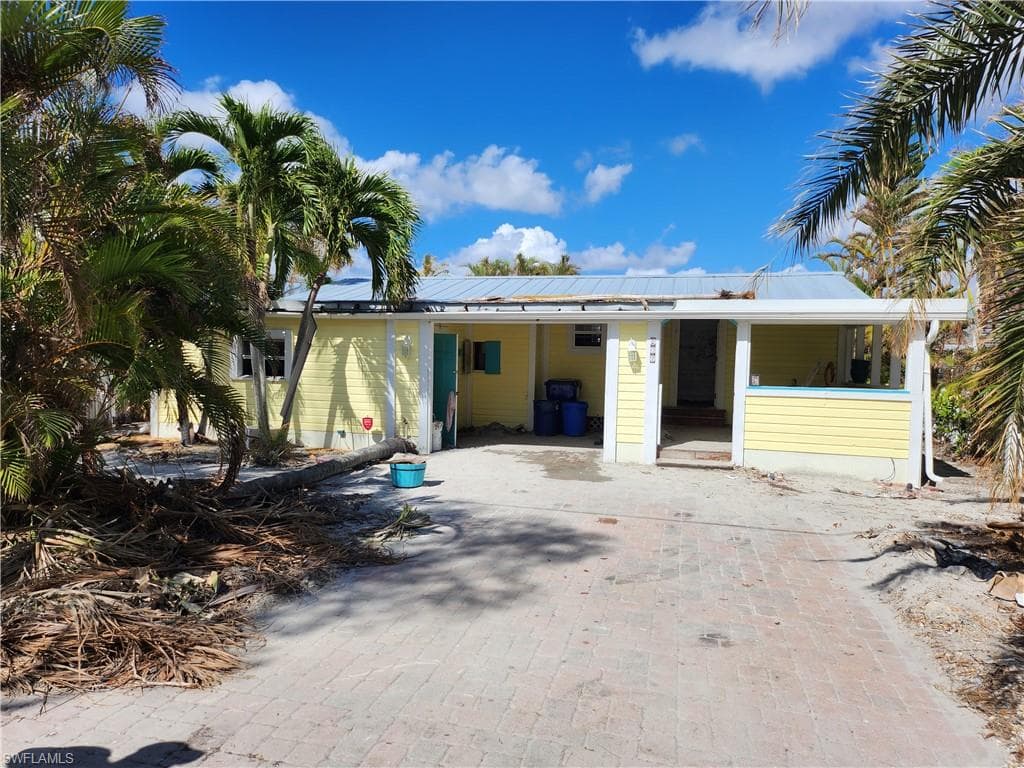 207 Driftwood LN FORT MYERS BEACH, FL 33931