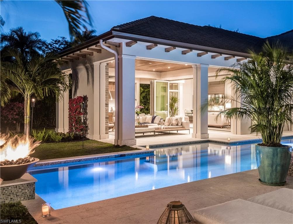 704 Hollybriar LN NAPLES, FL 34108
