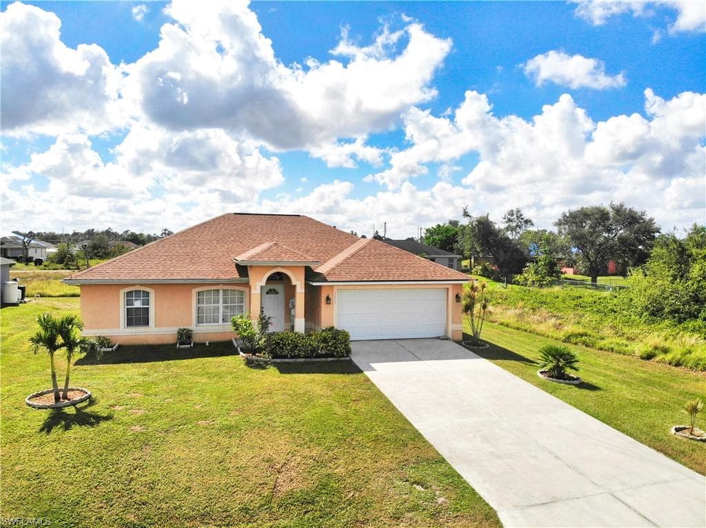 4215 29th ST SW LEHIGH ACRES, FL 33976