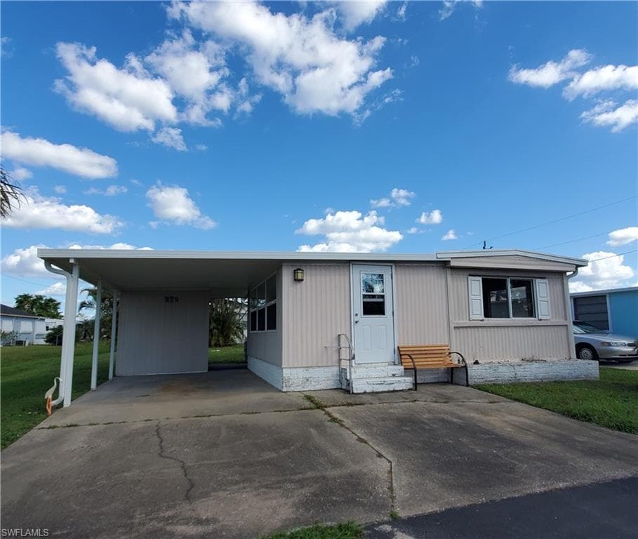 937 Lazy LN NORTH FORT MYERS, FL 33917