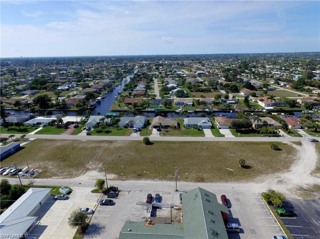 3727 SE 15th PL CAPE CORAL, FL 33904