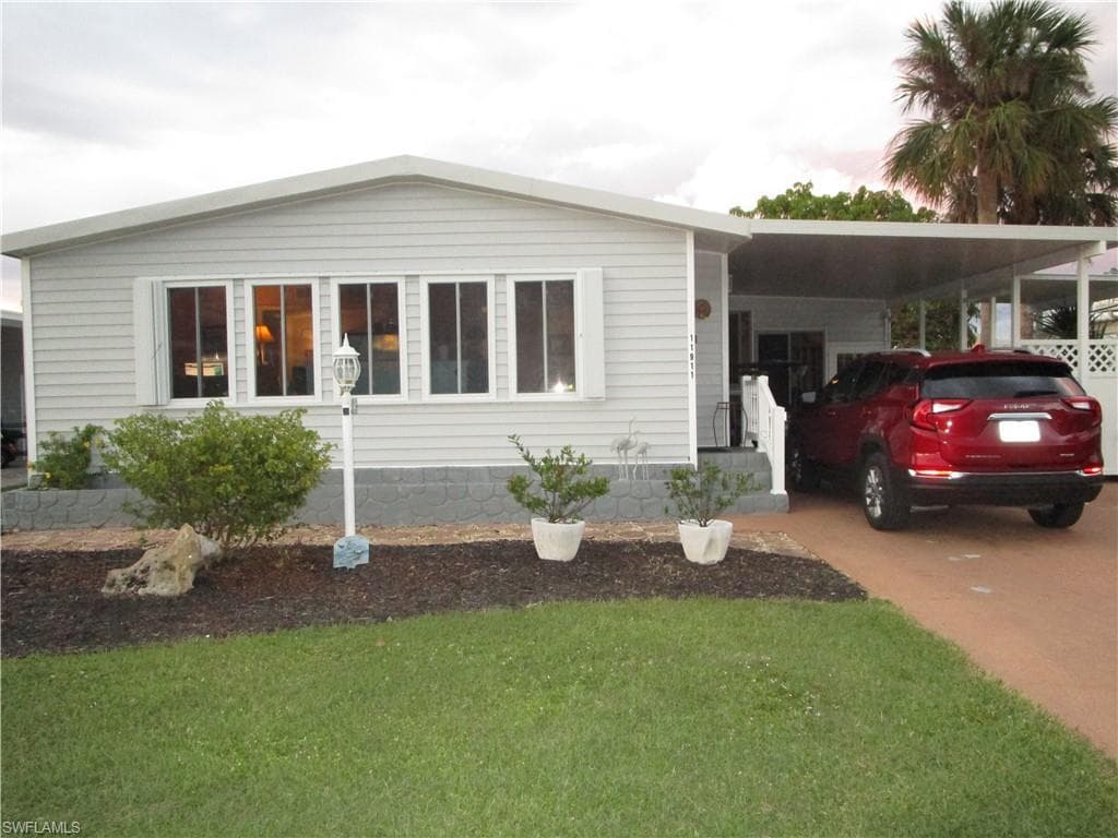 11911 Marathon DR BONITA SPRINGS, FL 34135