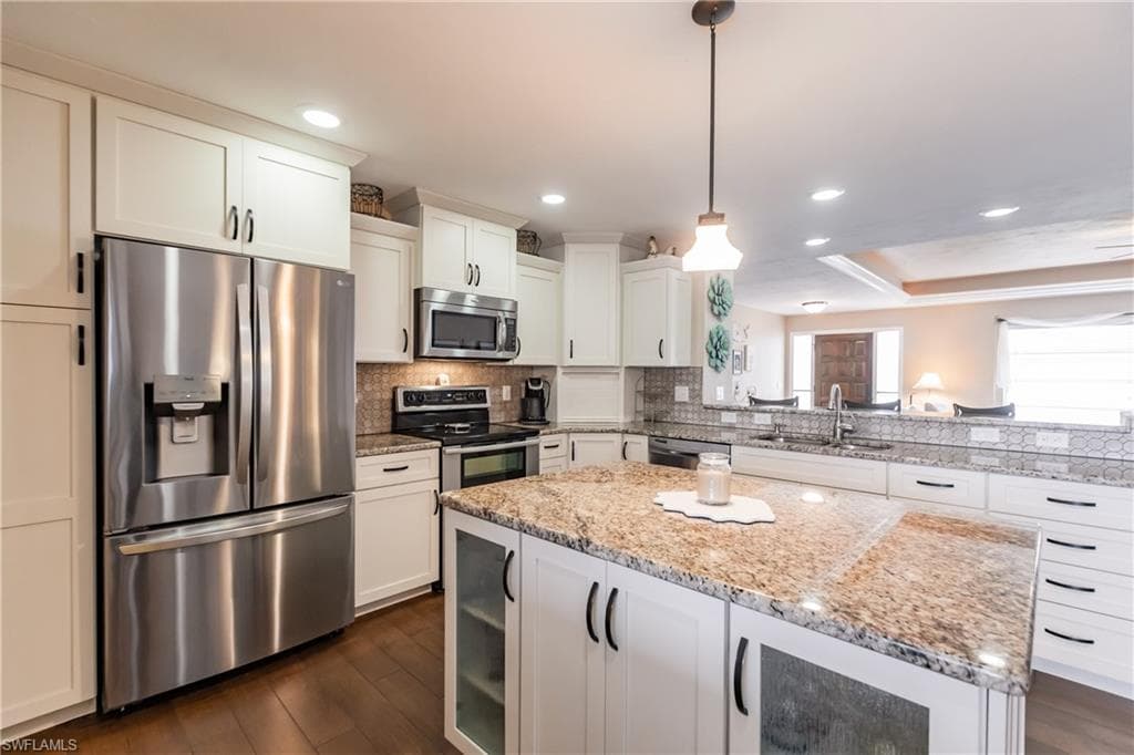 1422 N Larkwood SQ FORT MYERS, FL 33919