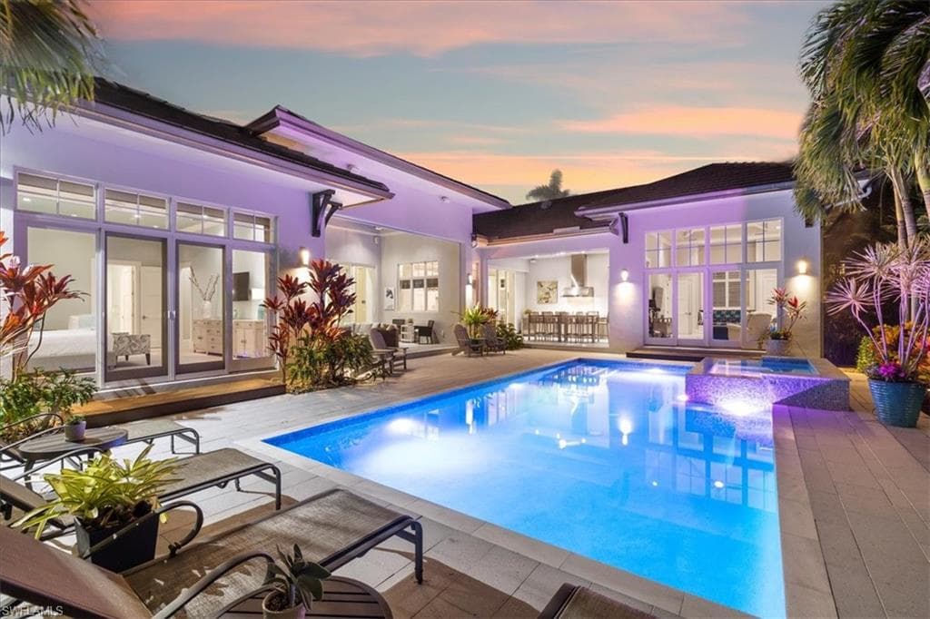 425 Harbour DR NAPLES, FL 34103