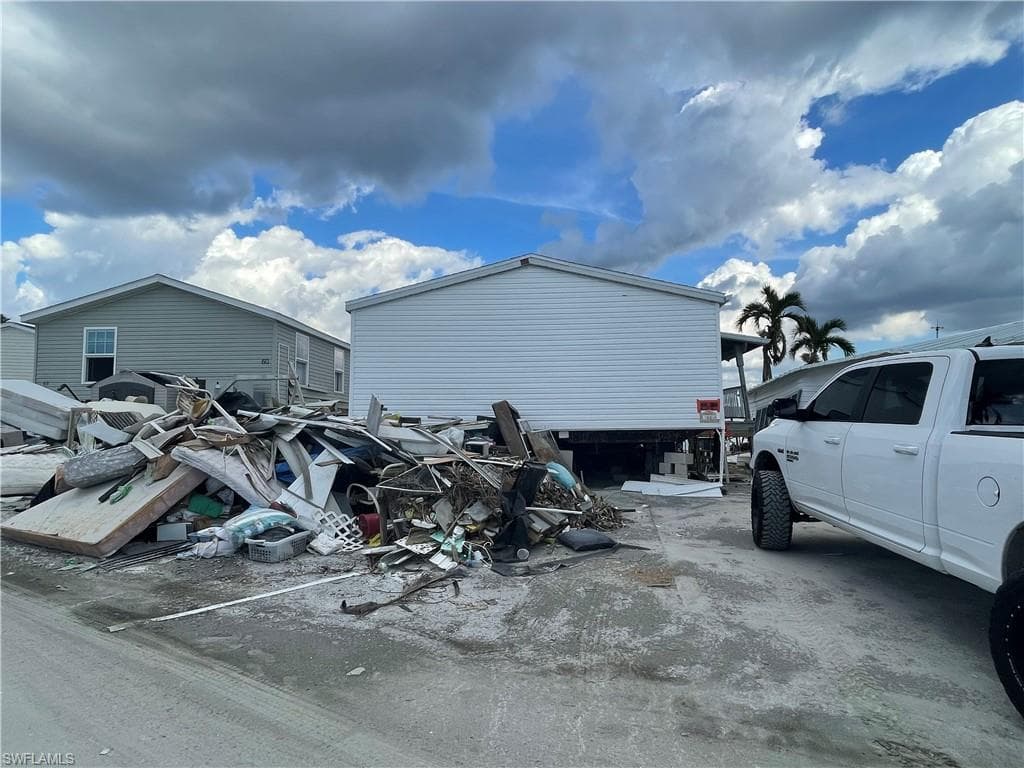 61 Emily LN FORT MYERS BEACH, FL 33931