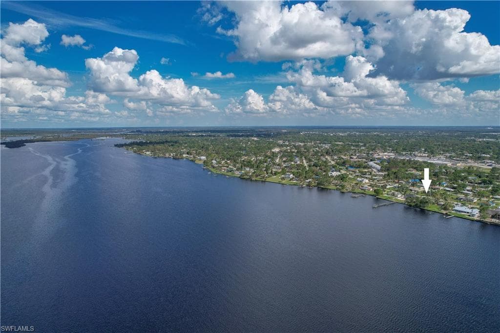 3933 E River DR FORT MYERS, FL 33916