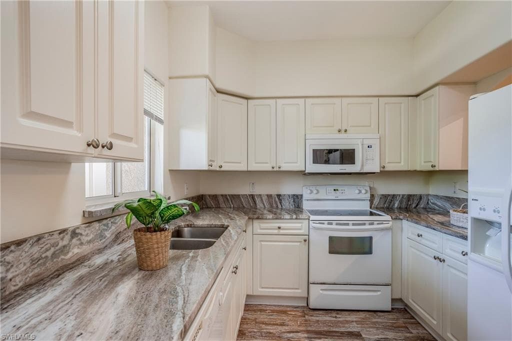 4166 Castilla CIR 201 FORT MYERS, FL 33916