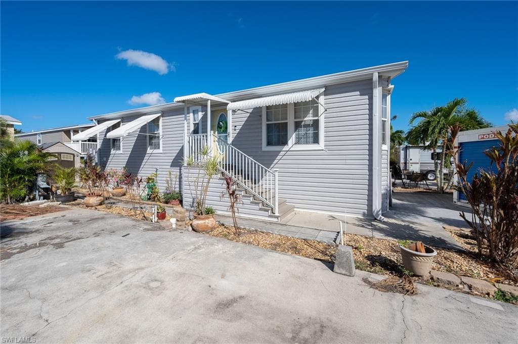 5716 Pink Panther DR FORT MYERS, FL 33908
