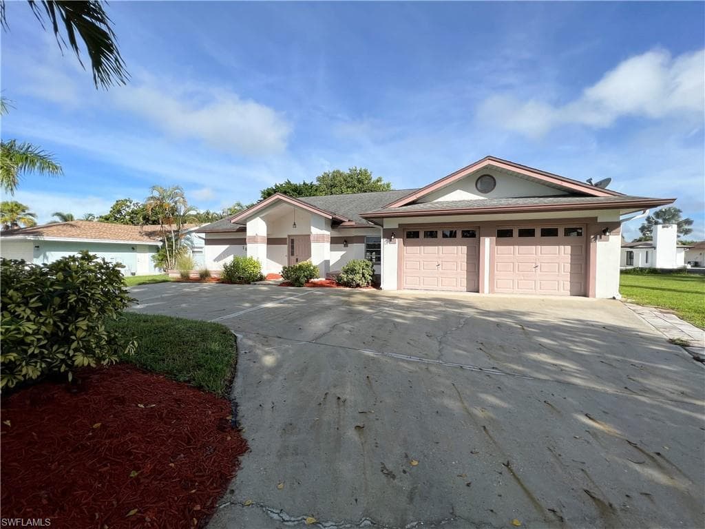 181 Briarcliff LN NAPLES, FL 34113