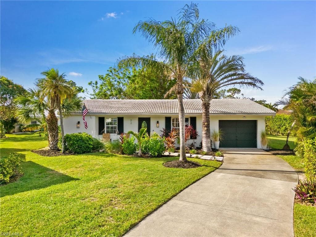 22 Lanai CIR 22 NAPLES, FL 34112