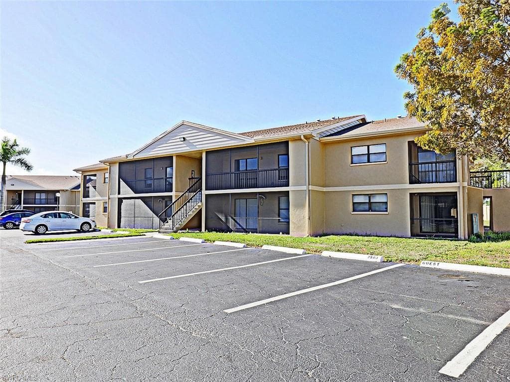 5325 Summerlin RD 2504 FORT MYERS, FL 33919