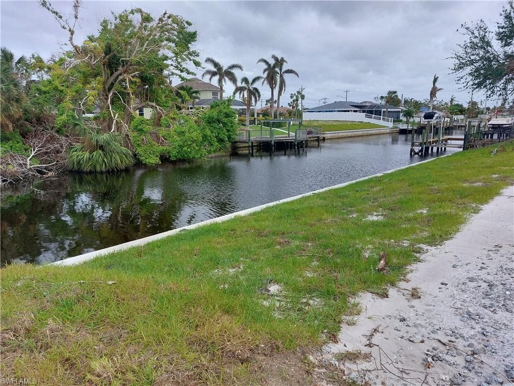 423 SW 40th TER CAPE CORAL, FL 33914