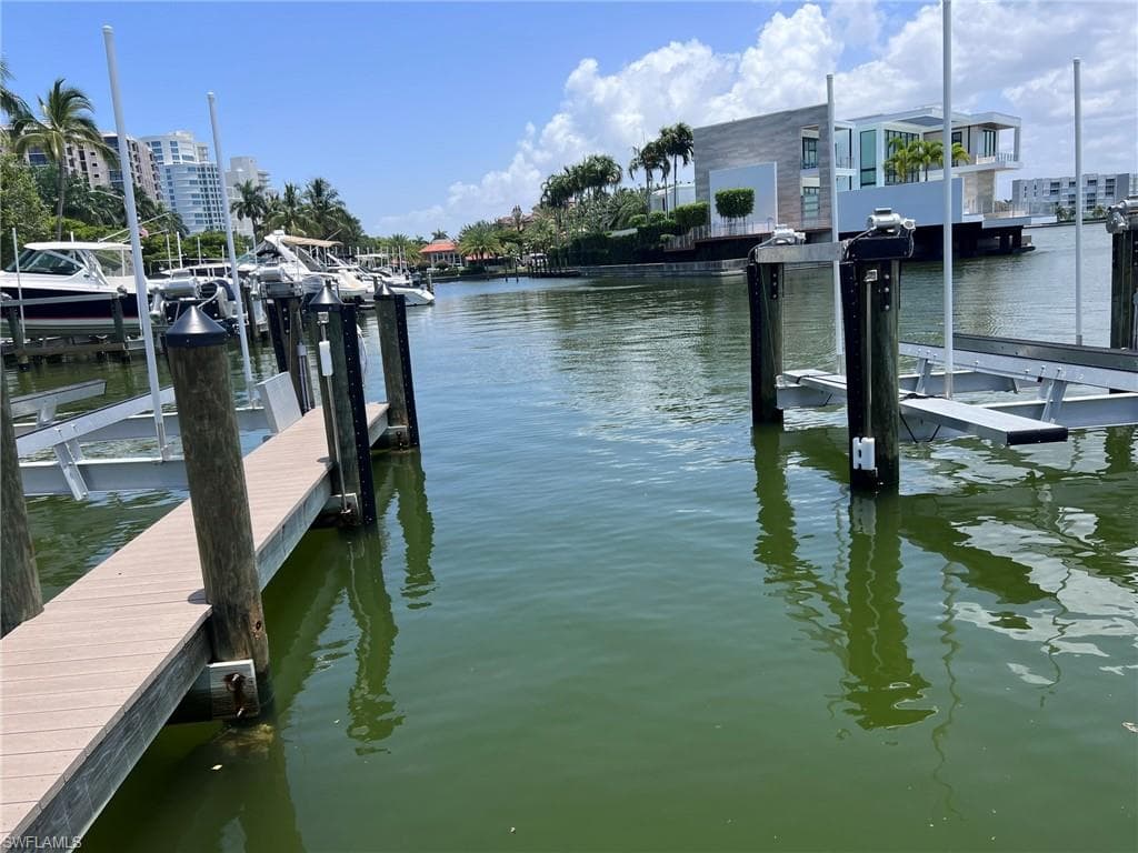 4090 Gulf Shore BLVD N NAPLES, FL 34103