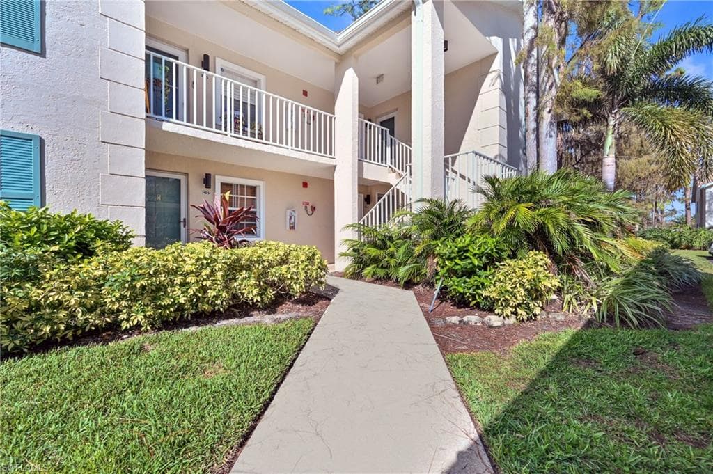1706 Kings Lake BLVD 6-106 NAPLES, FL 34112