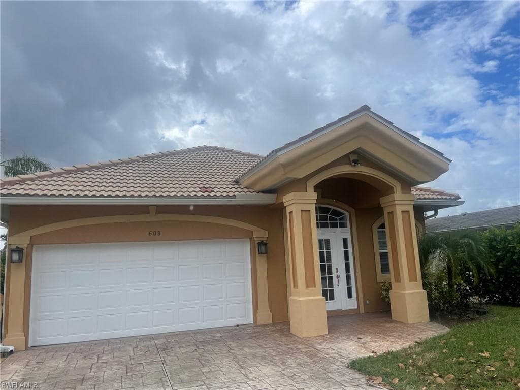 608 110th AVE N NAPLES, FL 34108