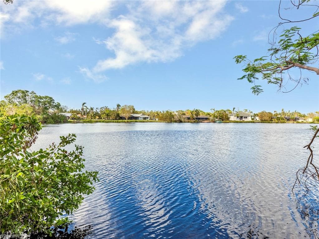 7337 Lake DR FORT MYERS, FL 33908